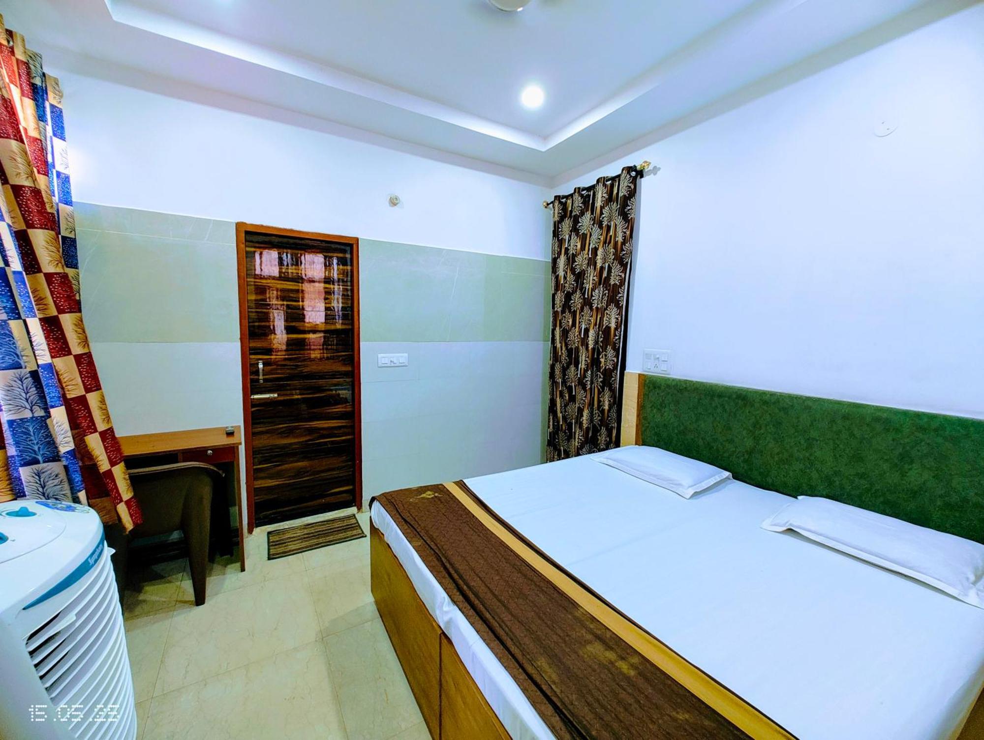 Hotel Yolo- Chandigarh Chandīgarh Exterior foto